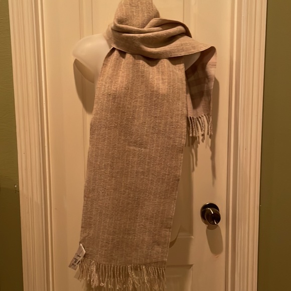 Burberry scarf 🧣 - Picture 2 of 5